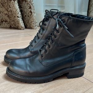 La Canadienne black lace up with zipper ankle boots. Sz 8